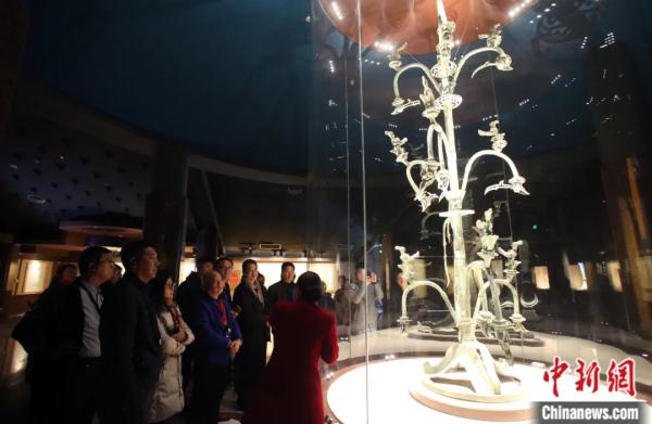 东西问丨霍巍:为何三星堆的价值和作用应当站在世界史的高度来认识? 东西问丨霍巍:为何三星堆的价值和作用应当站在世界史的高度来认识?