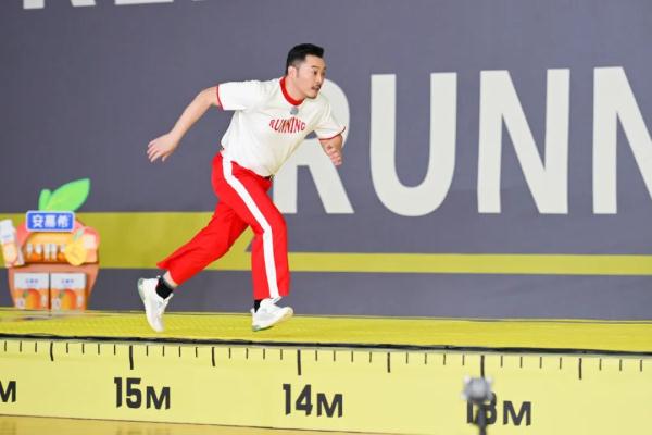 《奔跑吧》新疆昌吉开启“冠军踢馆赛”，兄弟团挑战更快、更高、更强、更团结！