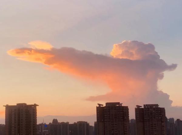 广州最近的天空美得让人窒息！雨水终于要来了，还有天文大潮……
