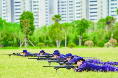 看狙击手如何战酷暑砺精兵 看狙击手如何战酷暑砺精兵