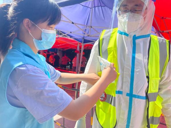 合肥部分核酸采样点出现“冰马甲”