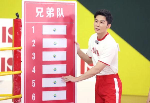 《奔跑吧》新疆昌吉开启“冠军踢馆赛”，兄弟团挑战更快、更高、更强、更团结！