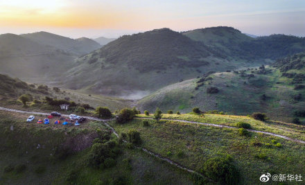 无人机视角看夏日草原