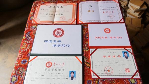 贵州励志女孩毕业了!拖回满满一箱惊喜,父母:很欣慰 贵州励志女孩毕业了!拖回满满一箱惊喜,父母:很欣慰