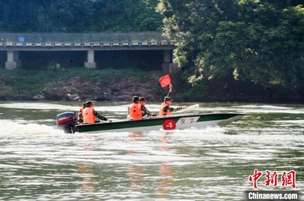 武警福建总队龙岩支队舟艇操作手集训 提升官兵抢险救援能力
