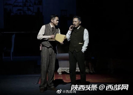 话剧《死无对证》在西安新城剧场上演