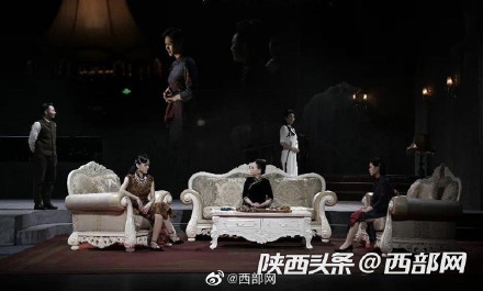 话剧《死无对证》在西安新城剧场上演