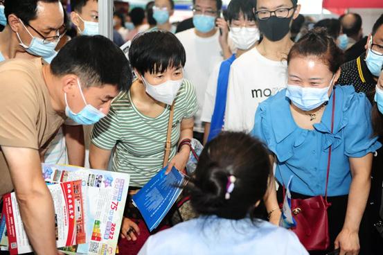 200家学校与家长面对面 西安举办2022年中考招生咨询会 200家学校与家长面对面 西安举办2022年中考招生咨询会