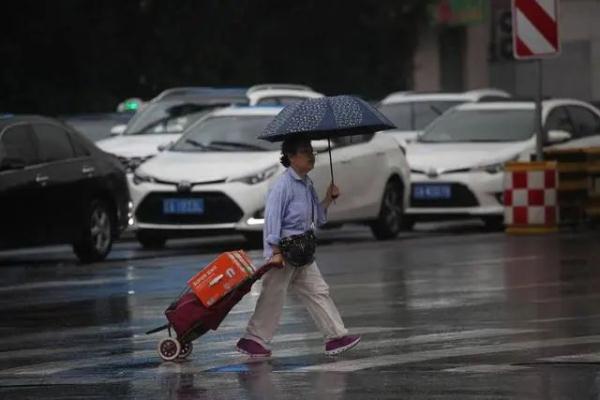 风雨雷电又来！沈阳又连发多条雷电黄色预警！为啥下雨总在下班时？