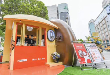 上海盲人双胞胎兄弟圆梦咖啡师 上海首个盲人咖啡店试营业 上海盲人双胞胎兄弟圆梦咖啡师 上海首个盲人咖啡店试营业