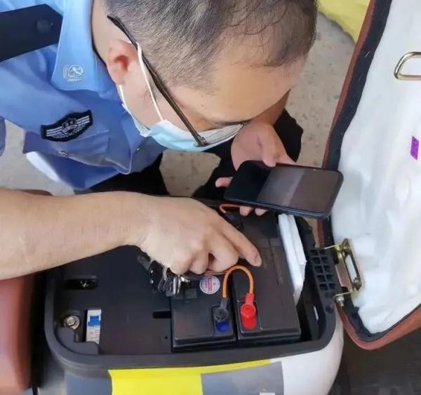 已罚5000!警方提醒:电动自行车这么整,很危险! 已罚5000!警方提醒:电动自行车这么整,很危险!