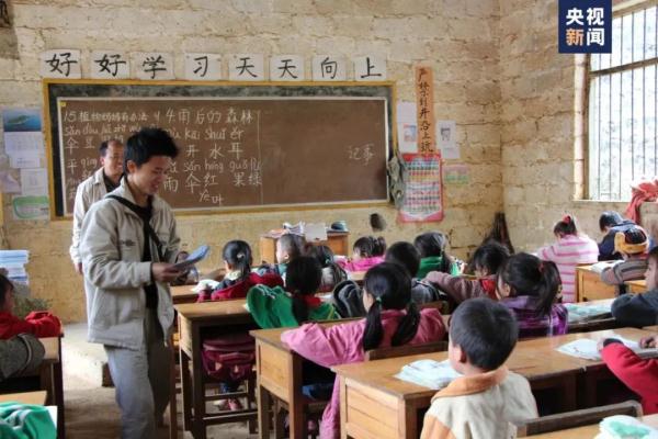 哭成泪人！这11年他们都很不舍……