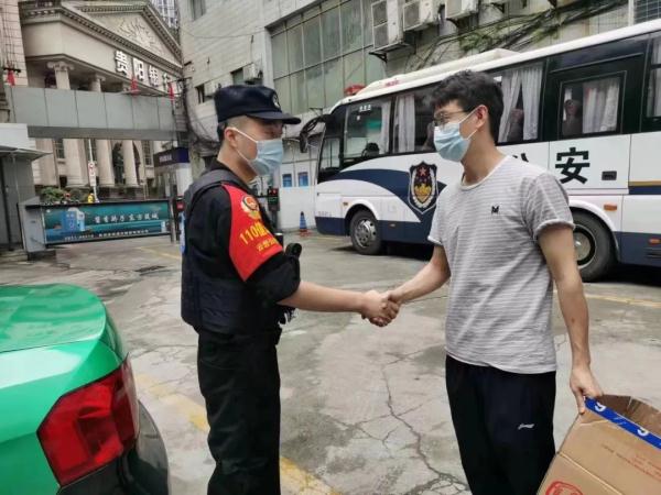 结婚收礼8万,贵阳小伙转身就弄丢!民警:不慌,找! 结婚收礼8万,贵阳小伙转身就弄丢!民警:不慌,找!