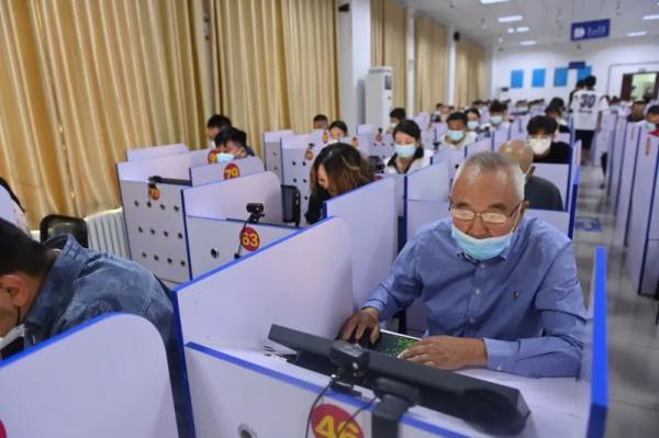 真·老司机!85岁成功考取驾照! 真·老司机!85岁成功考取驾照!