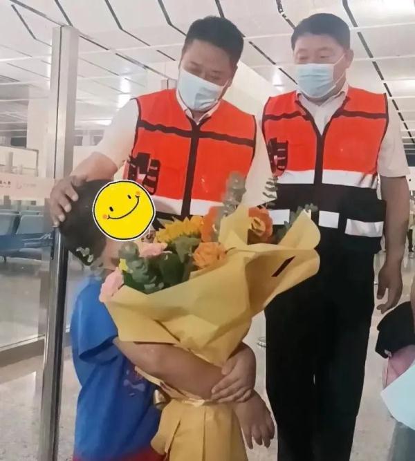 今天，和田断臂男孩回家了！