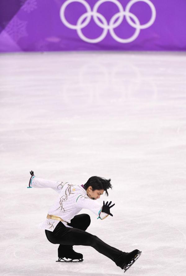 羽生告别赛场,翩然转身但脚步不停 羽生告别赛场,翩然转身但脚步不停