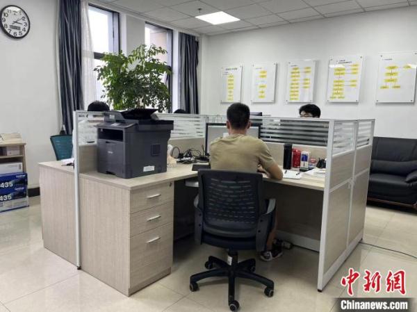 高考录取开放日 贵州考生现场查询录取结果