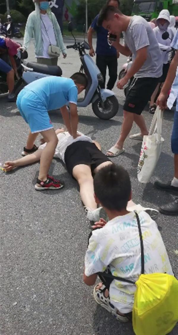 太优秀了!母亲遇车祸9岁儿子做心肺复苏抢救,结局让人泪目 太优秀了!母亲遇车祸9岁儿子做心肺复苏抢救,结局让人泪目