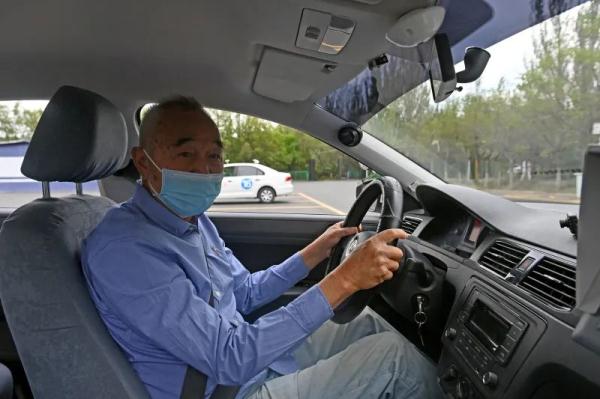 真·老司机!85岁成功考取驾照! 真·老司机!85岁成功考取驾照!