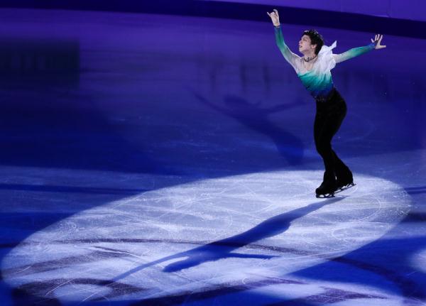 羽生告别赛场,翩然转身但脚步不停 羽生告别赛场,翩然转身但脚步不停