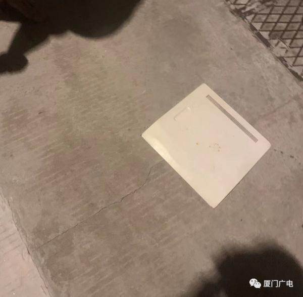 突发!厦门6岁男童被砸,头破血流!金属板从天而降......监控实拍! 突发!厦门6岁男童被砸,头破血流!金属板从天而降......监控实拍!