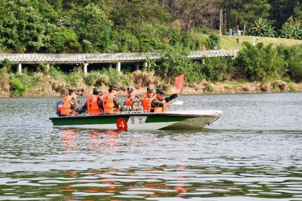 武警官兵:夏日炎炎砺兵忙 武警官兵:夏日炎炎砺兵忙