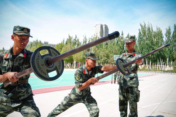 武警官兵:夏日炎炎砺兵忙 武警官兵:夏日炎炎砺兵忙