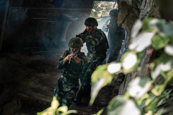 武警官兵:夏日炎炎砺兵忙 武警官兵:夏日炎炎砺兵忙