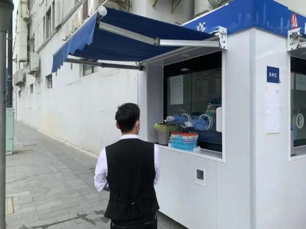 终于不穿“大白”了！上海部分核酸采样员已“换装”：穿着“小蓝”精神都没那么紧绷了