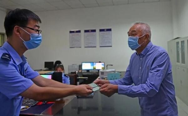 真·老司机!85岁成功考取驾照! 真·老司机!85岁成功考取驾照!