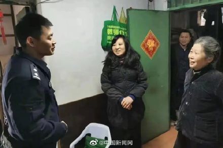 小伙拿着清华录取通知书跑进派出所报喜：感谢警察资助3年学费