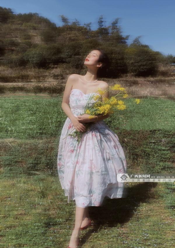 是母亲也是自己！26岁宝妈玩自拍，每张都是“文艺大片”