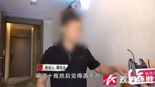 男子自带茅台酒去餐厅吃饭却遭偷换！监控拍下这一幕…