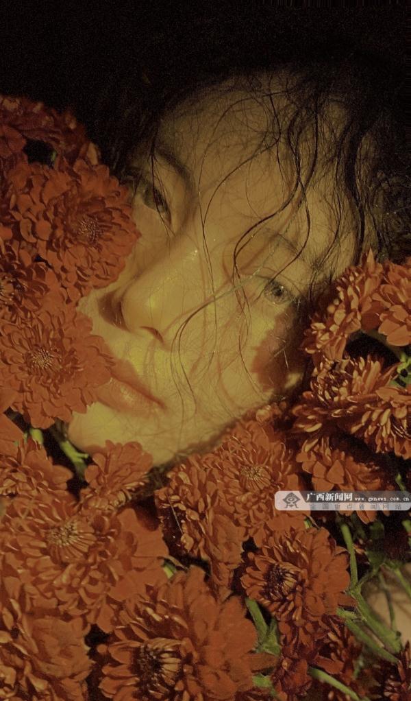 是母亲也是自己！26岁宝妈玩自拍，每张都是“文艺大片”