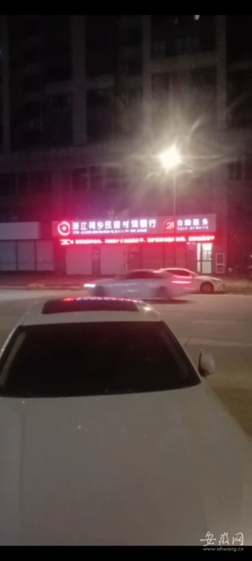 路人徒手接住高空坠落女童 浙江当地店铺老板讲述事发情况 路人徒手接住高空坠落女童 浙江当地店铺老板讲述事发情况