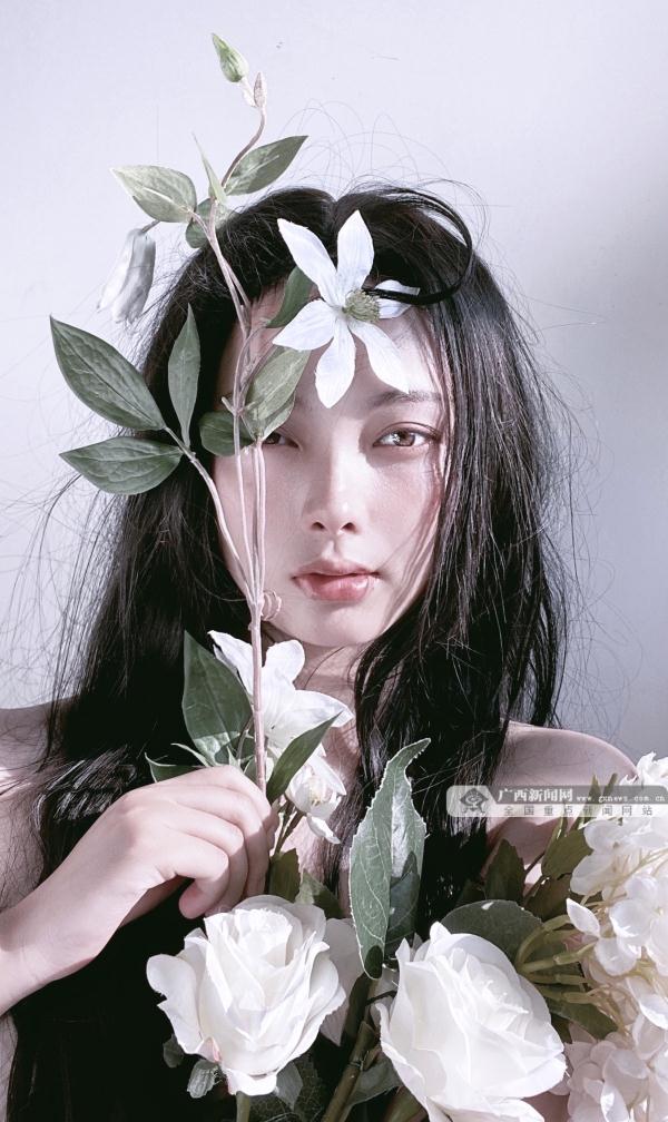 是母亲也是自己！26岁宝妈玩自拍，每张都是“文艺大片”