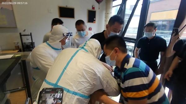 少年尾随女子……连捅数刀!抓捕现场曝光 少年尾随女子……连捅数刀!抓捕现场曝光