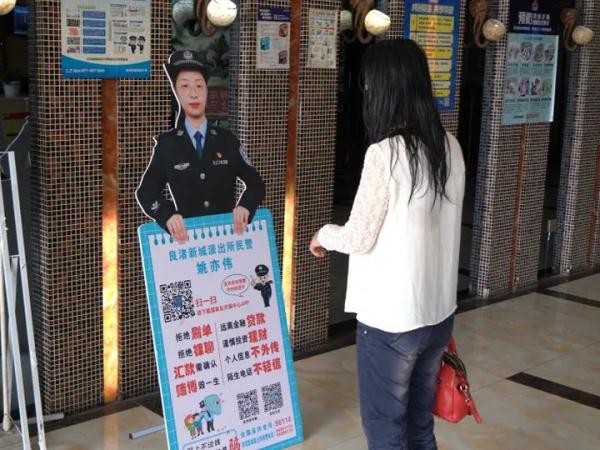 杭州女子被忽悠进宾馆，看到床头柜一样东西，瞬间清醒！