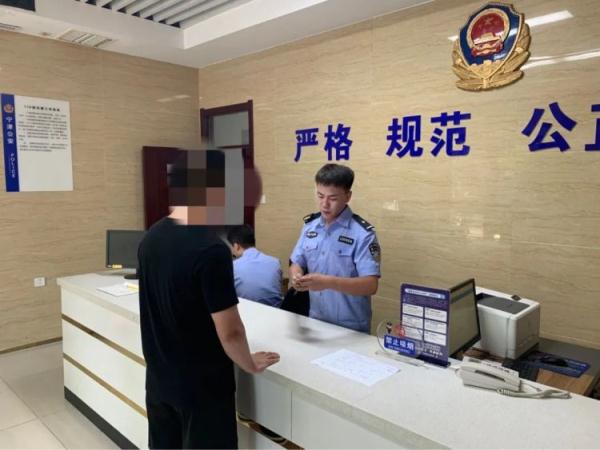 “赵主任”说：交五万元就能上警校？