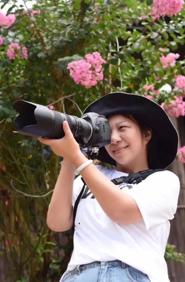 湖南55岁妈妈把女儿拍成“明星”,爸爸反应绝了 湖南55岁妈妈把女儿拍成“明星”,爸爸反应绝了