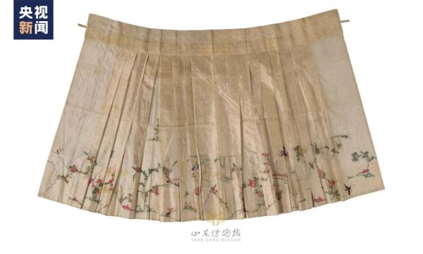 这条明代马面裙可太美了,细节惊艳! 这条明代马面裙可太美了,细节惊艳!