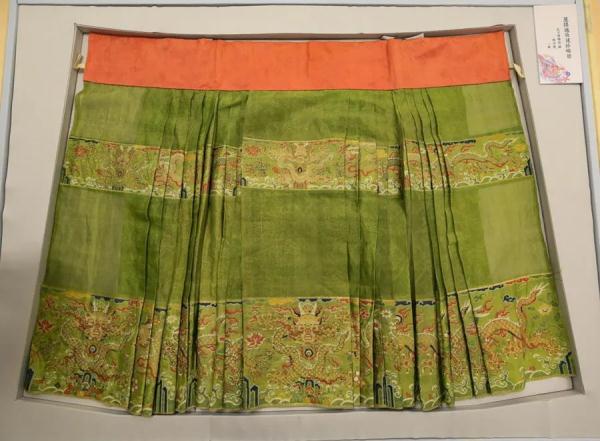 这条明代马面裙可太美了,细节惊艳! 这条明代马面裙可太美了,细节惊艳!