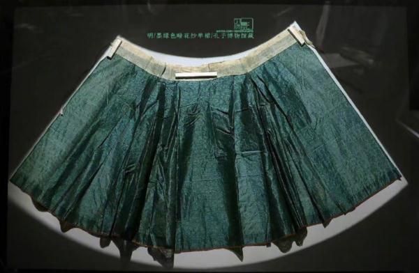 这条明代马面裙可太美了,细节惊艳! 这条明代马面裙可太美了,细节惊艳!
