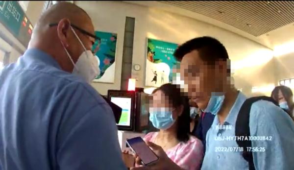 男子为省300多车票钱，“买短乘长”被拘留
