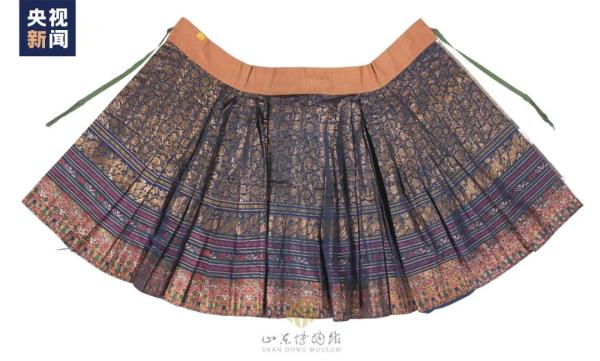 这条明代马面裙可太美了,细节惊艳! 这条明代马面裙可太美了,细节惊艳!