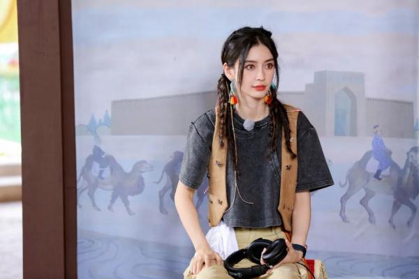 《奔跑吧》走进吐鲁番打造“大漠落日限定舞台”，兄弟团挑战蔡徐坤新歌舞蹈