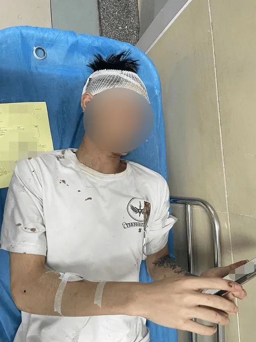 顺德17岁少年骑摩托载两名朋友去玩，令人担心的一幕发生了……