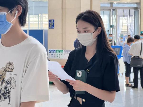 陪诊半天200元！98年女孩郑州做陪诊师月入1.5万