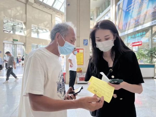陪诊半天200元！98年女孩郑州做陪诊师月入1.5万