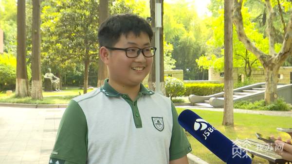 高考成绩仅相差3分 南京双胞胎一起考上南大 高考成绩仅相差3分 南京双胞胎一起考上南大